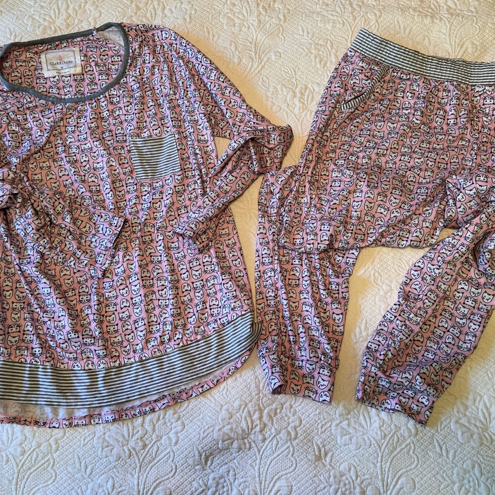 Medium Cuddl Duds pajamas sleepware pants paint gray trim, cat kitty super soft